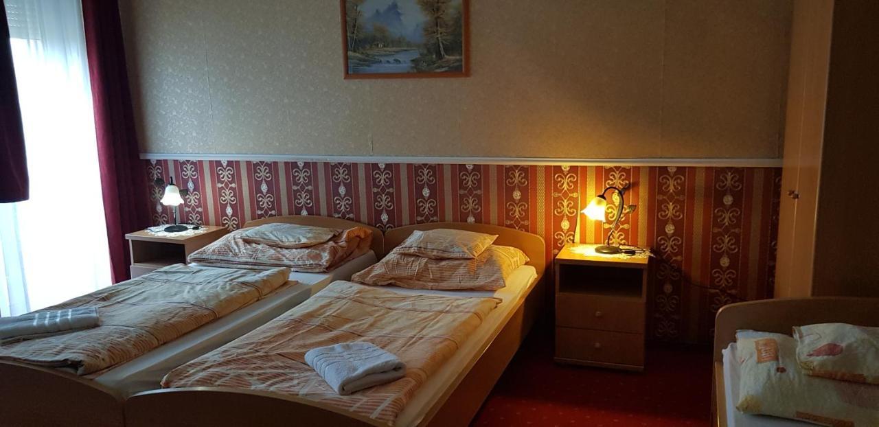 Kalman Panzio Bed & Breakfast Szeged Ngoại thất bức ảnh