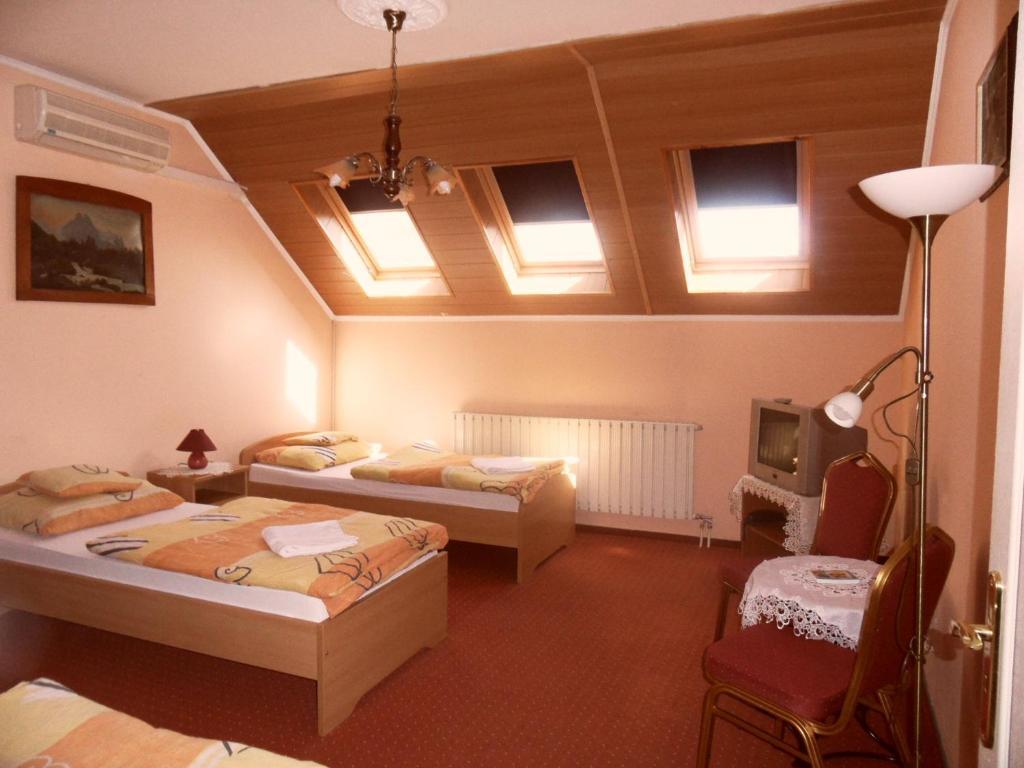 Kalman Panzio Bed & Breakfast Szeged Phòng bức ảnh