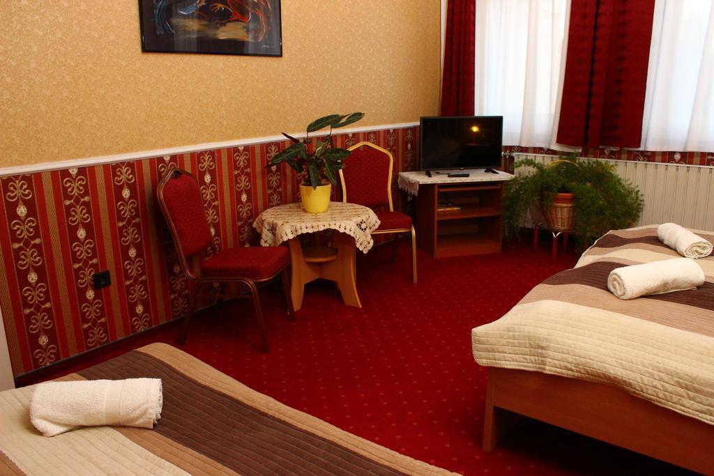Kalman Panzio Bed & Breakfast Szeged Ngoại thất bức ảnh