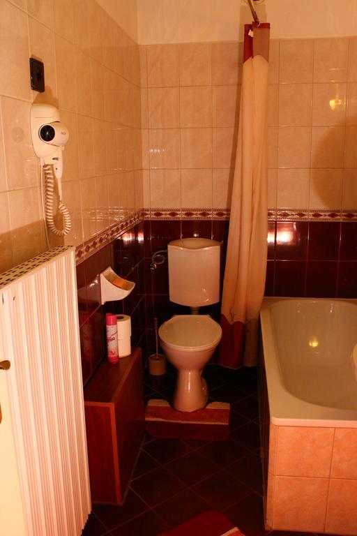 Kalman Panzio Bed & Breakfast Szeged Ngoại thất bức ảnh
