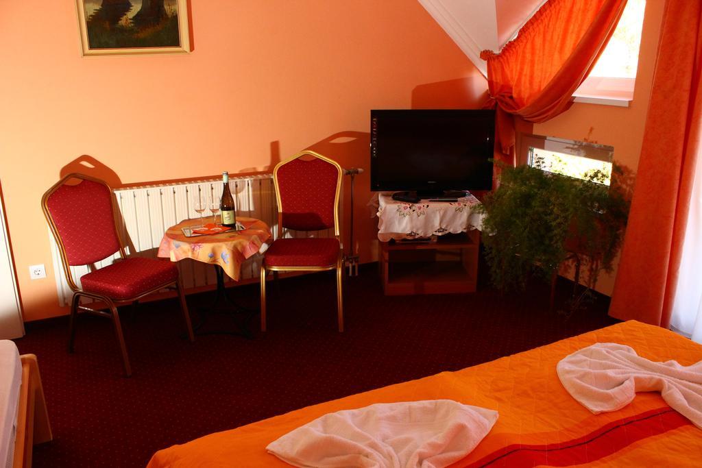 Kalman Panzio Bed & Breakfast Szeged Ngoại thất bức ảnh