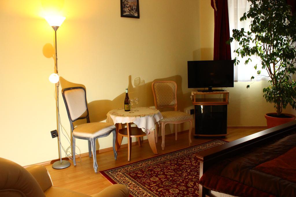 Kalman Panzio Bed & Breakfast Szeged Ngoại thất bức ảnh