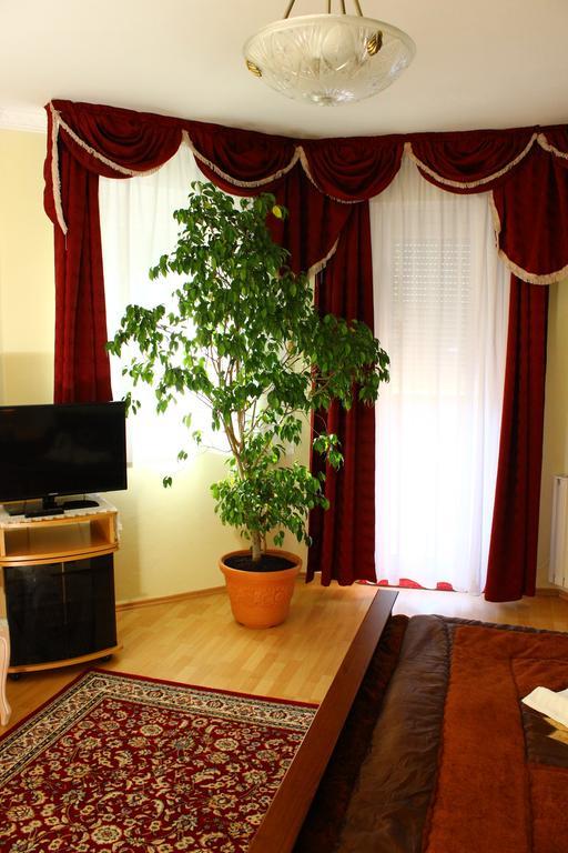 Kalman Panzio Bed & Breakfast Szeged Ngoại thất bức ảnh