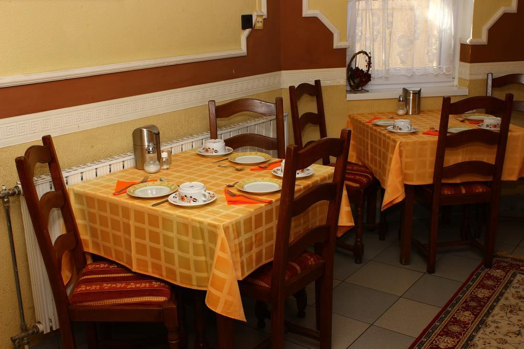 Kalman Panzio Bed & Breakfast Szeged Ngoại thất bức ảnh